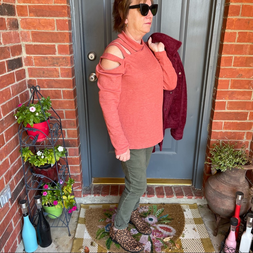 Adora Rust Waffle Knit Round Choker Neck Cut Out Shoulder Long Sleeve Top NWT